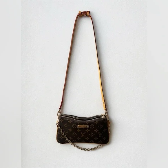 Liv Pochette Monogram [Copy] 1 left! - Picture 4 of 11